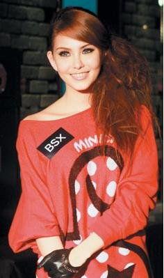 昆凌 图片,从青春偶像到时尚辣妈的华丽蜕变